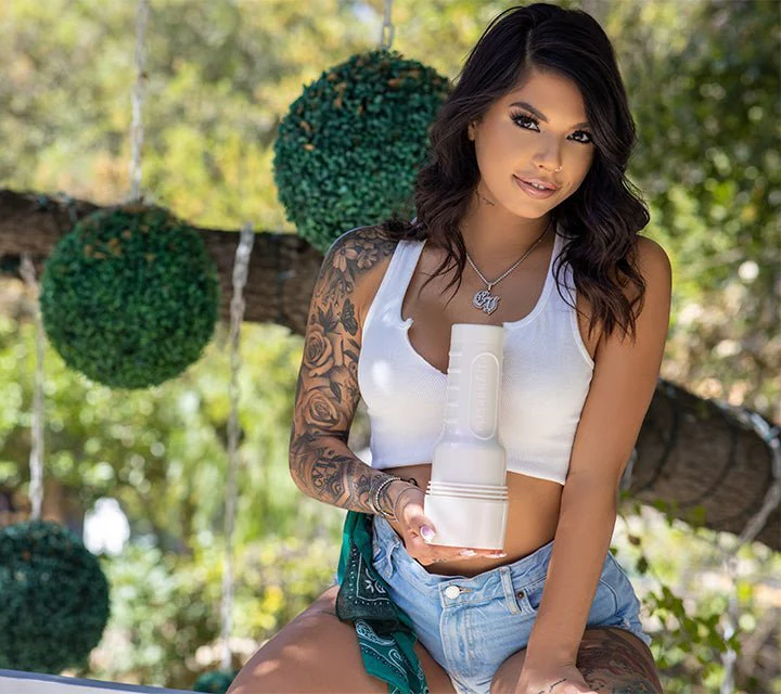 Gina Valentina - Image 7